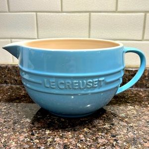 Le Creuset Batter Bowl. EUC. Light Blue.